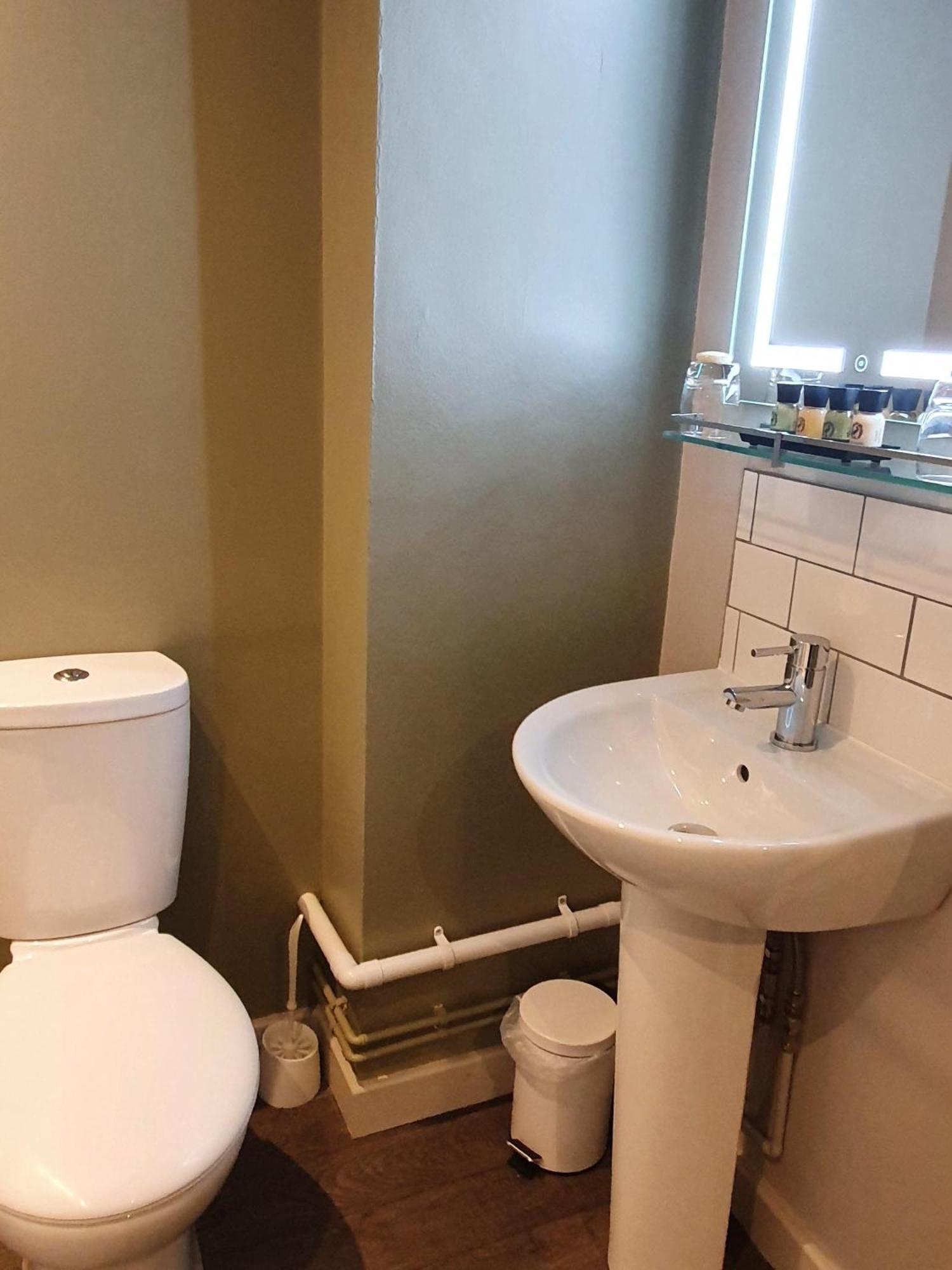 The Coach And Horses Hotel Hexham Room photo